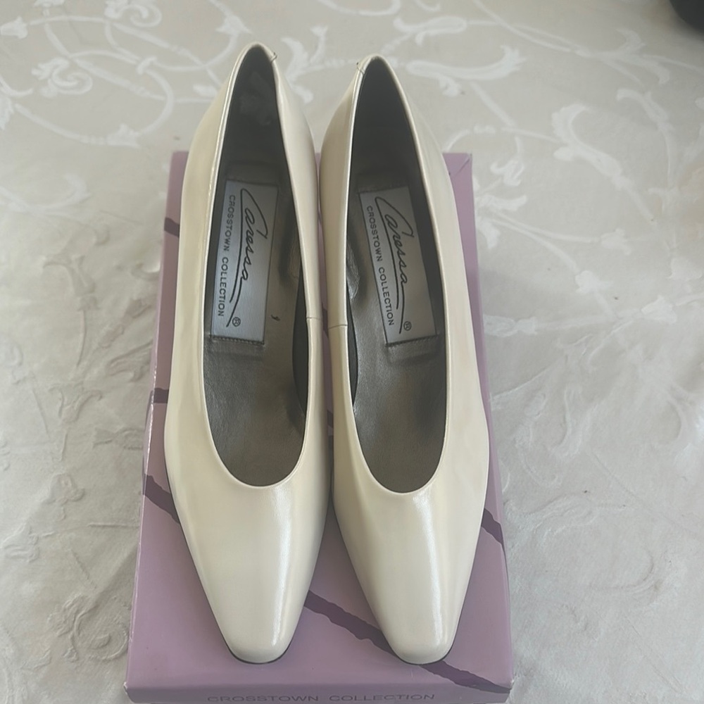 Caressa Cream Leather Women's Pumps